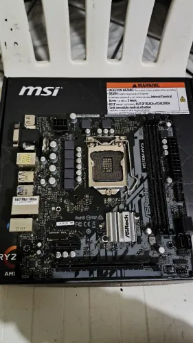 Placa-Mãe ASRock H510M-HVS (Intel LGA 1200) - Funcionando com detalhe!