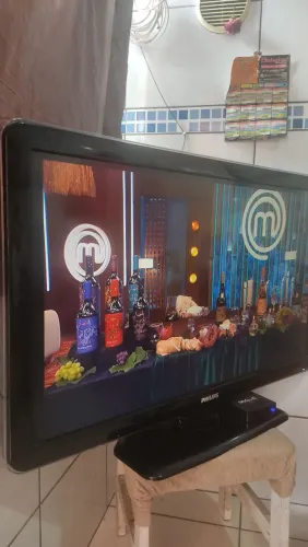 Tv Philips 42 polegadas não é esmrte mas tem entrada pra HDMI funcionando perfeitamente