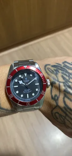 Tudor Black Bay automático