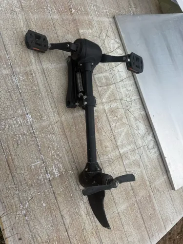 Pedal propulsor com hélice para caiaque.