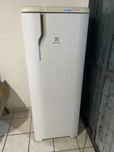 VENDO GELADEIRA FROST FREE 