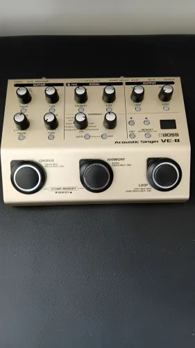 Pedal para voz e violão Boss VE-8