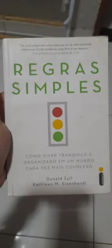 Livro: Regras simples de Donald Sull e Kathleen M. Eisenhard