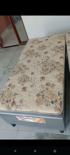 Vende -se duas camas box nova de solteiro