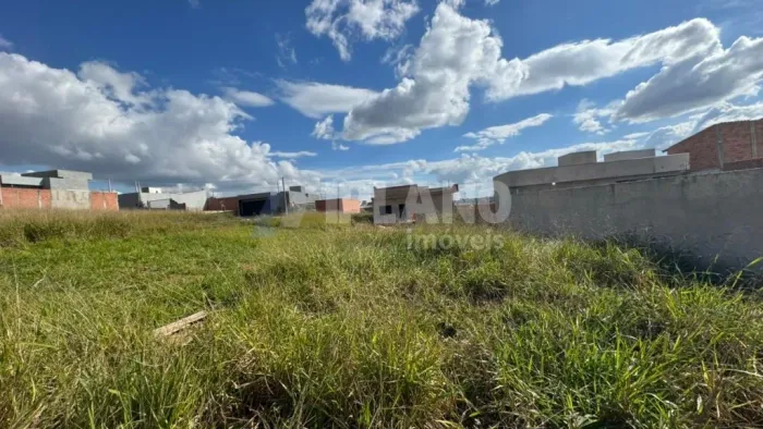 Venda de Terreno / Lote na cidade de São Carlos