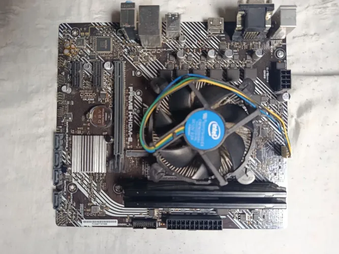 Placa mãe Asus Prime H410M-E, 2 RAM Husky(1° 4gb,2°8gb), processador Intel I3 com vídeo