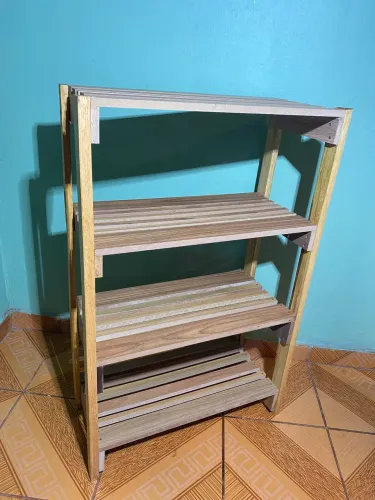 1. Prateleira Sapateira MDF Amadeirado 4 Andares - R$ 100,00