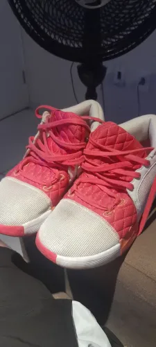 Tênis lebron witness 8 usado porém em estado de novo