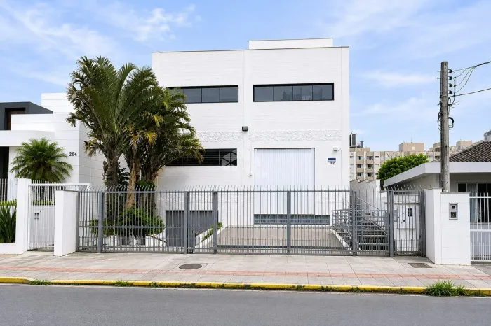 Prédio Comercial em Capoeiras, Florianópolis-SC