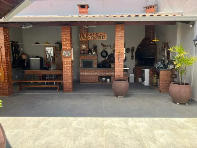 Casa à Venda no Jardim São Bento, Uberaba-MG, com 3 Quartos, sendo 1 Suíte