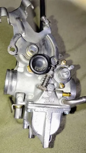 Vendo carburador da XT 600 original .