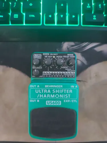 ULTRA SHIFTER HARMONIST US600 Behringer 