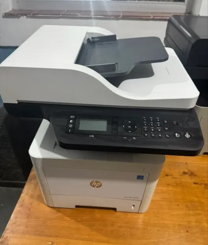 Impressora multifuncional monocromática HP LaserJet 432fdn