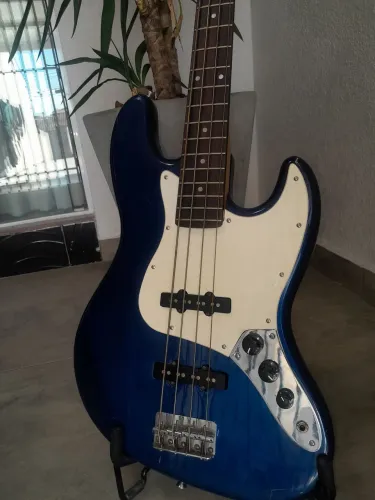 Baixo Jazz Bass anos 90s