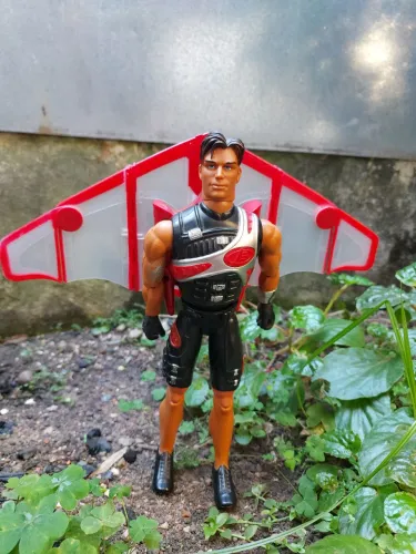 Boneco Max Steel Asa Delta