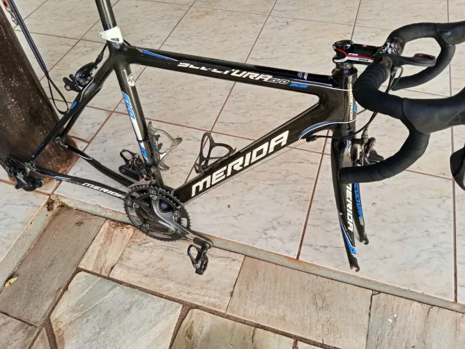 Vendo quando em carbono só falta as rodas , grupo 105 de 11v, guidão canote e mesa carbono