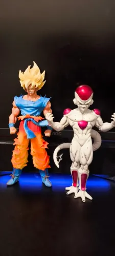 Figuras Dragon Ball Freeza e Goku 