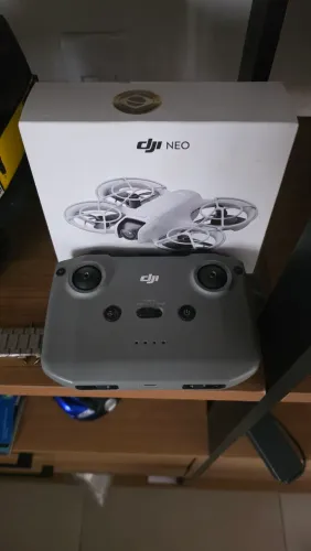 DRONE DJI NEO COM CONTROLE