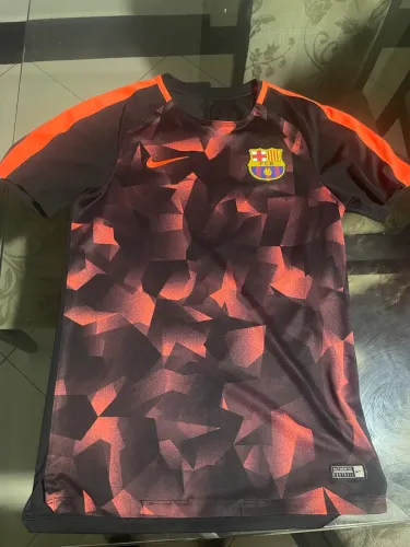 Camisa de treino Nike do Barcelona, pré-jogo da temporada 2017-18