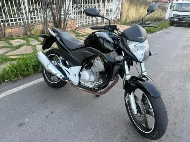 CB 300R 2014 Vela Fina Quase R$ 3 Mil Abaixo da FIPE