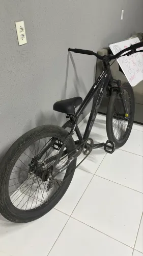 ? Bike GTA Aro 26 Freeride/Dirt Jump - Preta, Suspensão e Freio a Disco