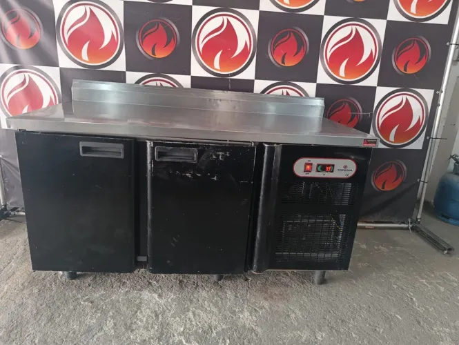 Balcão refrigerado 1,50x70x84 2 portas 220 volts todo no aço inox marca TOPEMA
