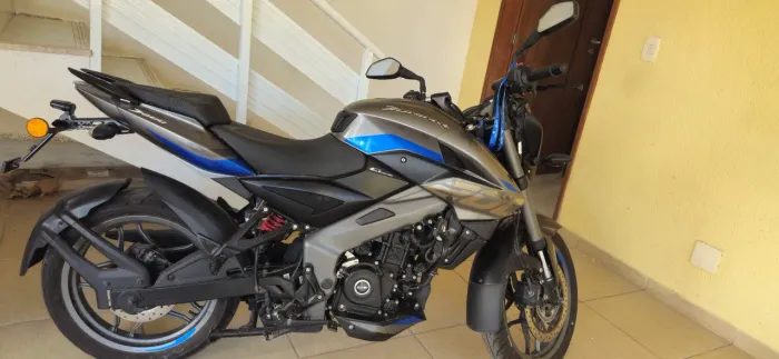 BAJAJ 200 CC, NOVA SEM USO, APENAS 45 KM.