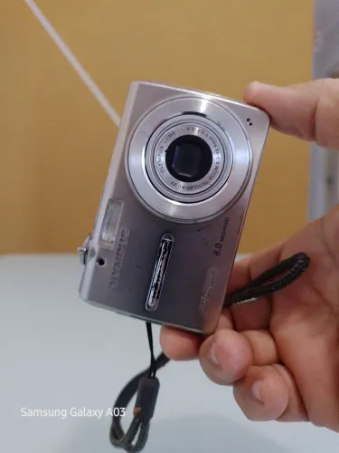 Câmera digital Olympus (sem bateria e sem cartão)