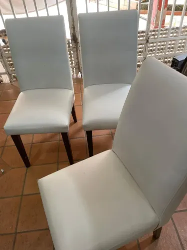 Vendo 4 cadeiras branca