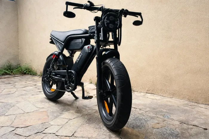 BIKE ELÉTRICA V8 PRO MAX  2 baterias 