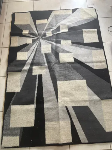 VENDO TAPETE PRETO E CINZA 1,33m x 1,90m