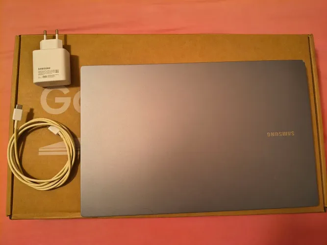 Vendo notebook Samsung book4 
