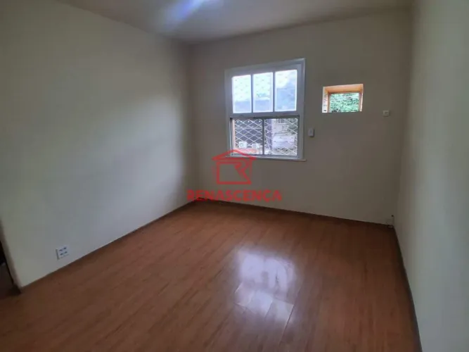 Sobrado com 4 Quartos e Terraço em Todos os Santos.