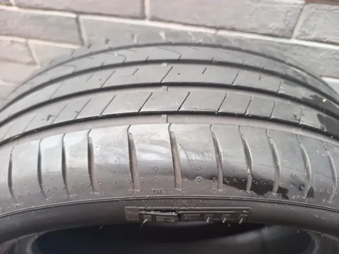 Pneu Pirelli Scorpion-Outside 205/55/R17- 91v- com um pequeno corte na lateral