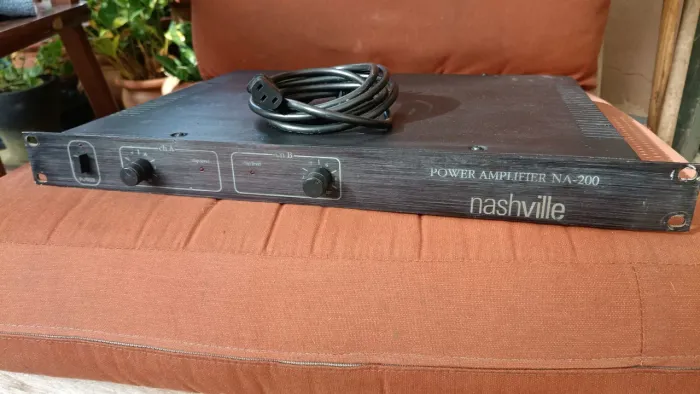..... NASHVILLE - NA200 - Bivolt, ajustável em rack Studio