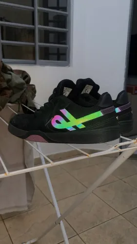 Tênis ÖUS original preto com detalhe refletivo