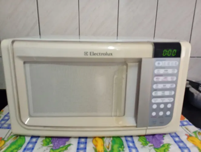 Microondas Electrolux 110V de 23 Litros - Usado