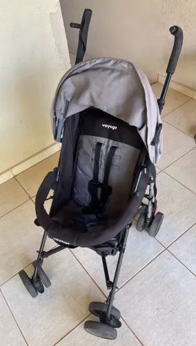 CARRINHO DE BEBÊ VOYAGE MODELO GUARDA-CHUVA 