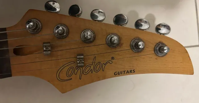 Guitarra Condor + Amplificador