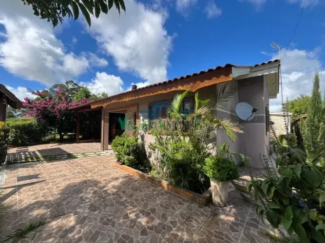Velleda oferece magnífica casa nova no cond Rancho Alegre, piscina, lazer, conforto e muit