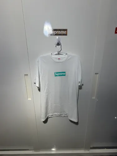Camiseta Supreme Tiffany