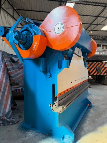 Dobradeira mecânica 1/4 dobradeira 125 TON usada