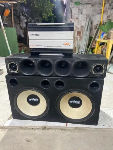 Caixa de som automotivo