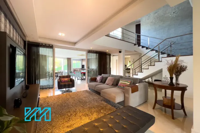 Casa no Condomínio Haras Rio do Ouro com 383m² privativos.