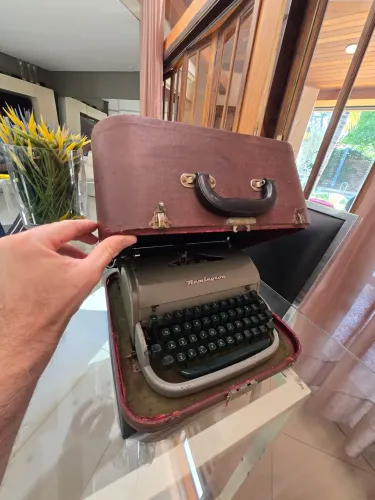 Maquina de escrever antiga