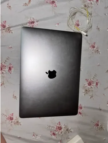 MacBook Pro 2020 - i5 | 8GB RAM | SSD 256GB
