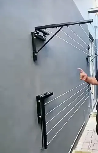 Suporte para secar roupas e mesa para passar roupas
