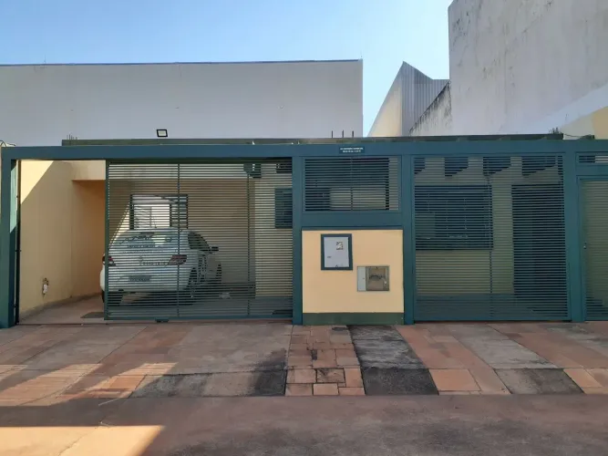 CASA NA ZONA INDUSTRIAL (SCIA - GUARÁ, BRASÍLIA/DF)