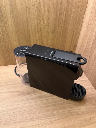 Nespresso Essenza Mini C30 - Preto