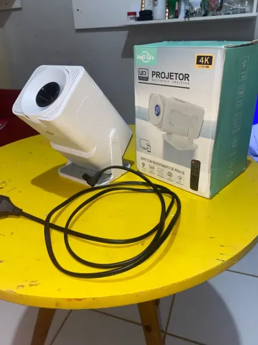 Vendo projetor portátil 4k